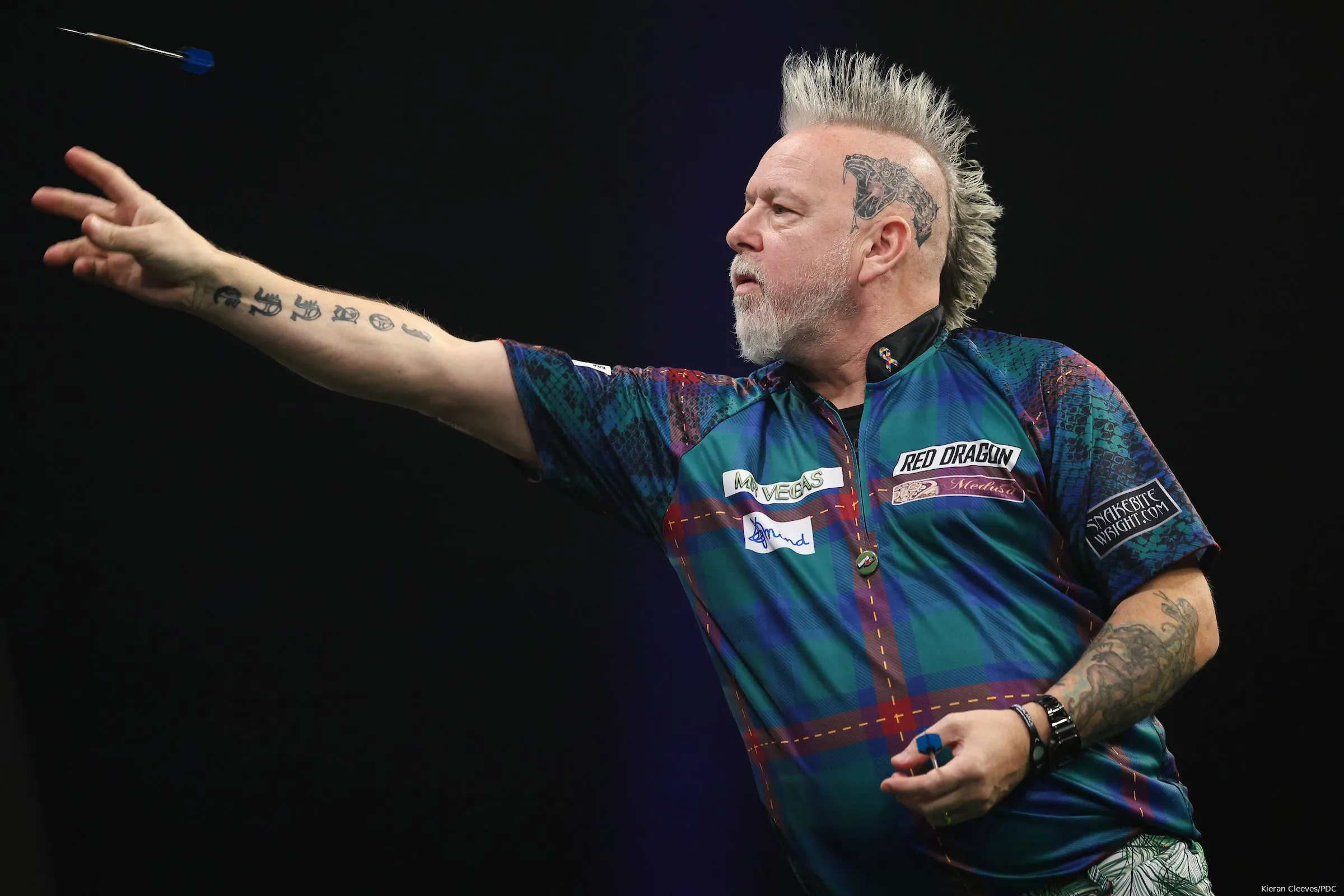 Peter Wright all but eliminated from Grand Slam of Darts in humiliating
